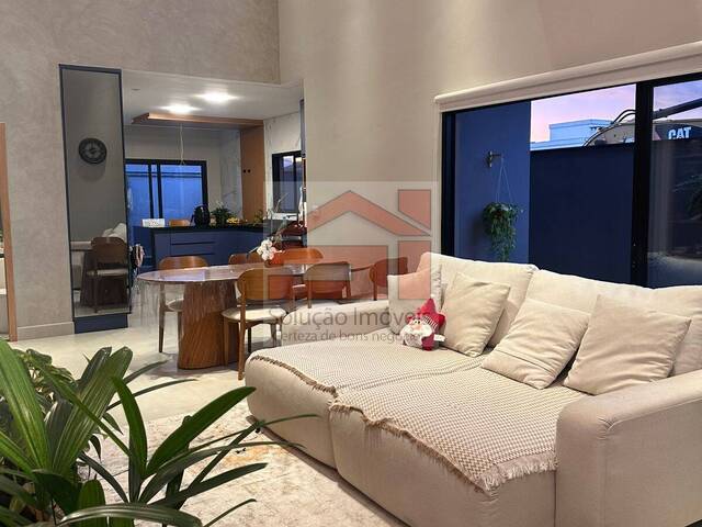 #759 - Casa para Venda em Caçapava - SP - 2