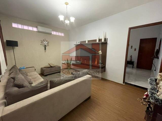 Casa para Venda em Caçapava - 2